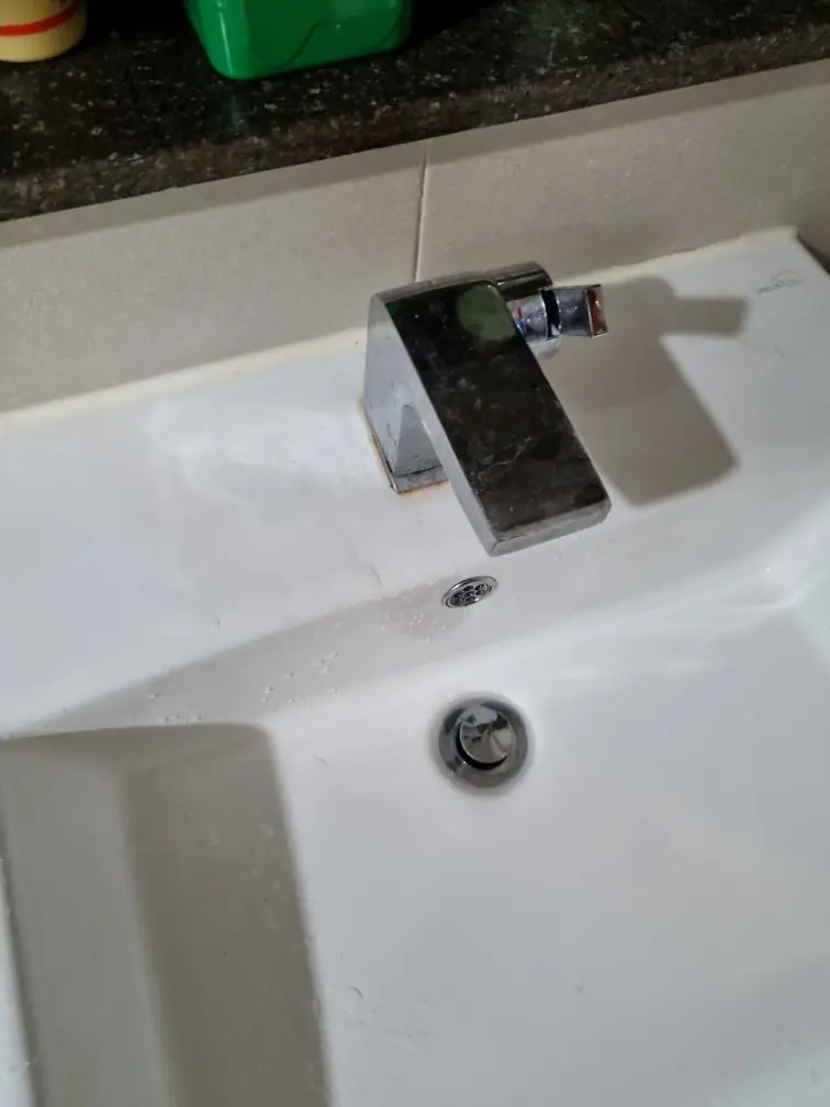 세면대 원홀 수전 교체, 천공·팝업·급수를 동시에 맞추기